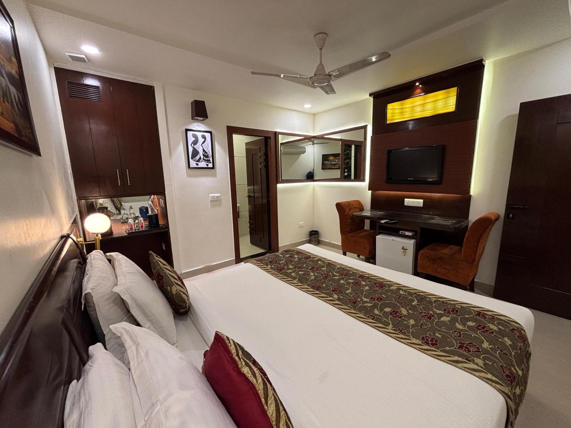 Taj 3*