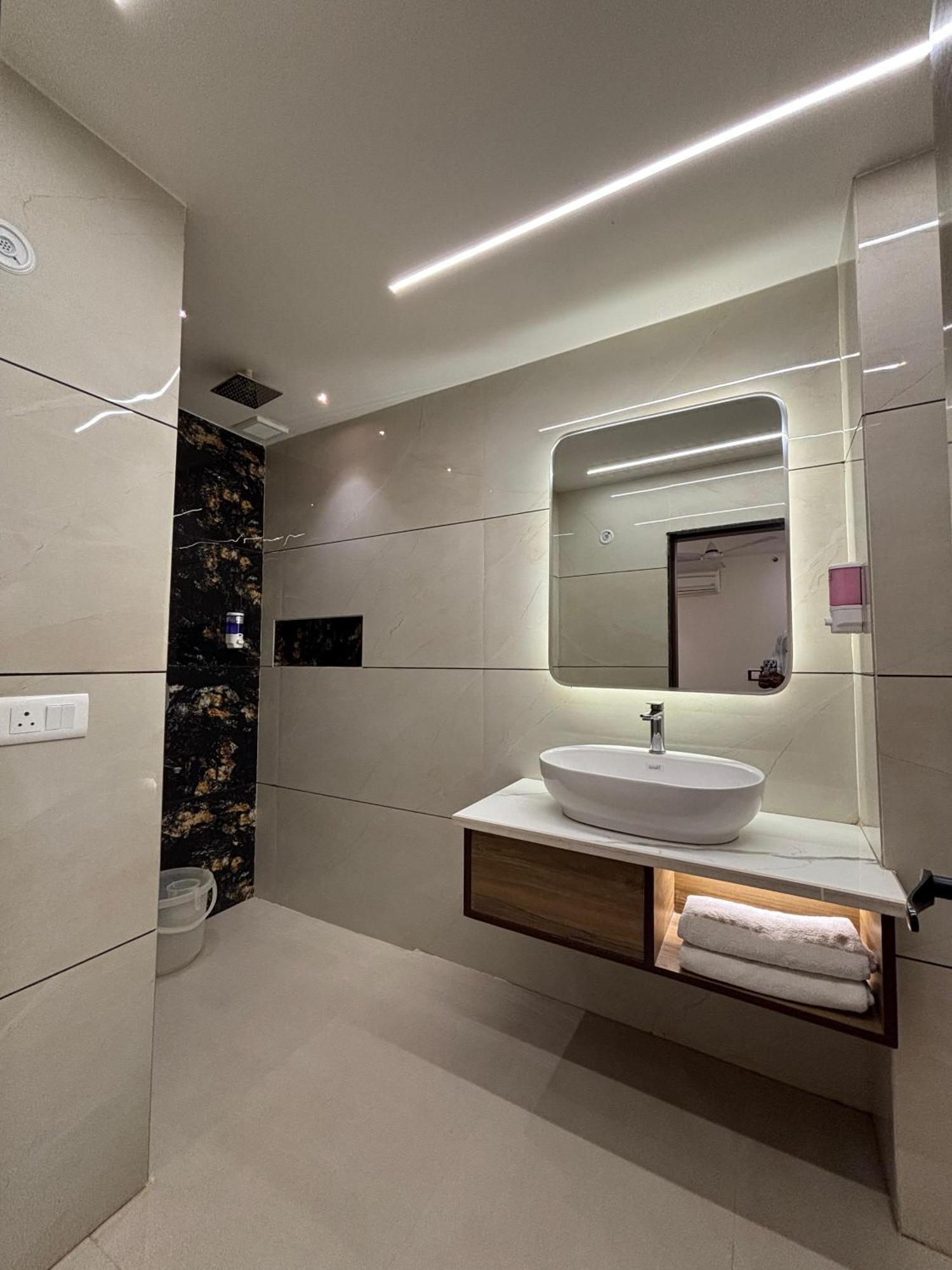 Taj Hotel 3*
