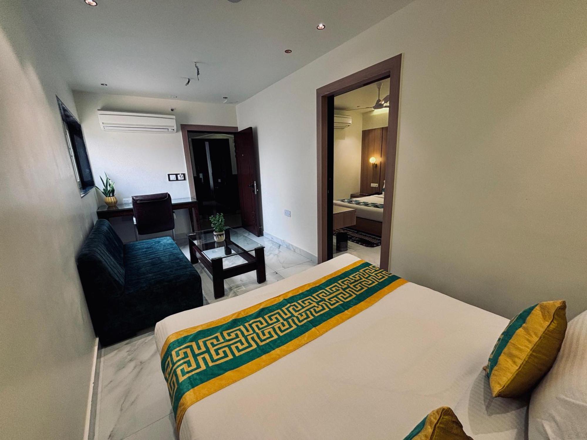 Taj Hotel 3*